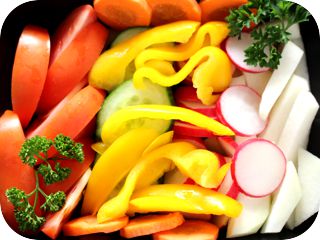 Gem�seplatte frisches, rohes Saisongem�se, geschnitten