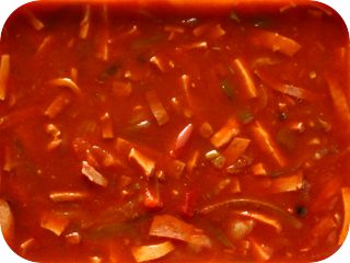 Soljanka - Ukrainische Wurstsuppe mit Gem�se und Paprika